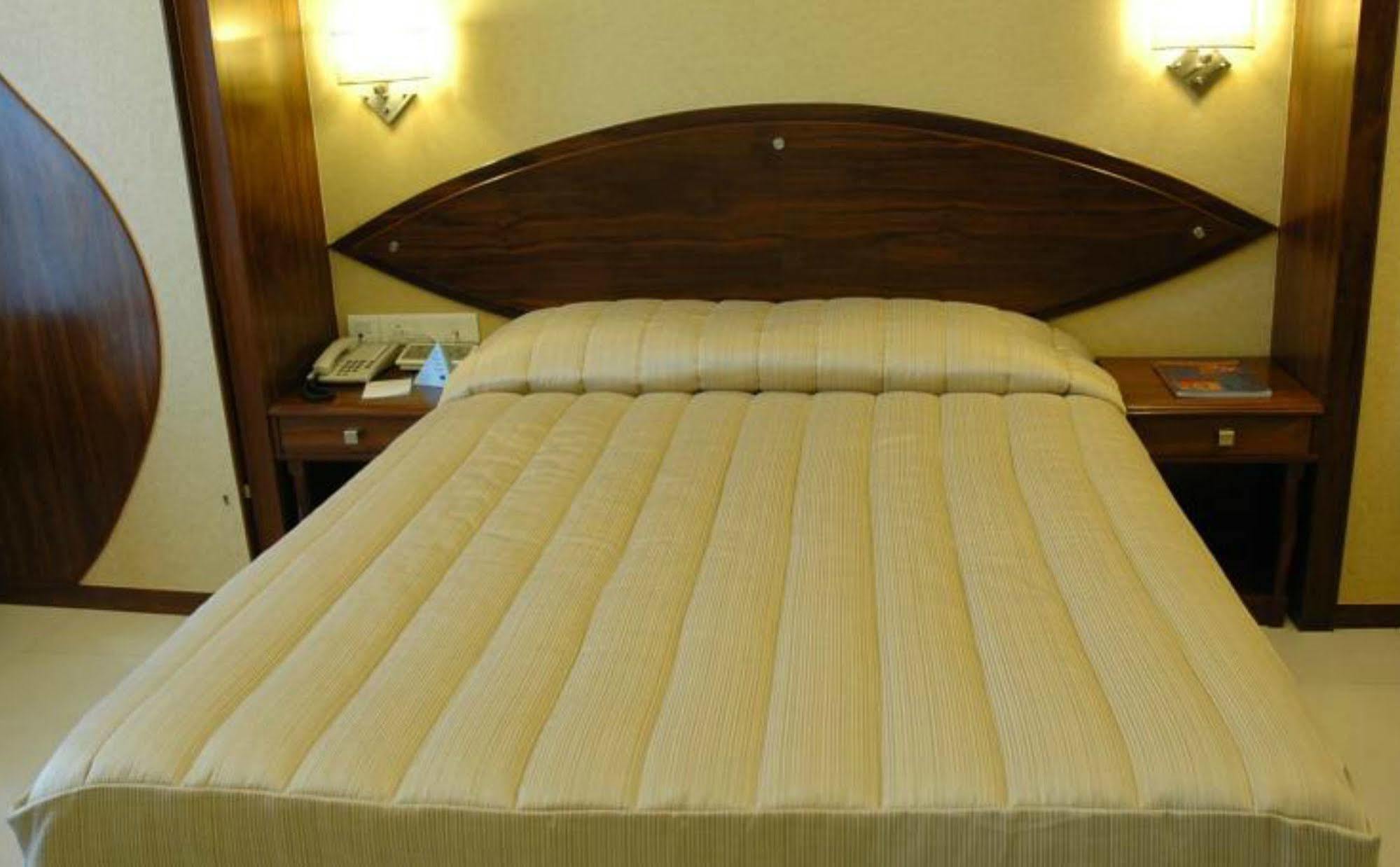 Fabhotel Shubhangan - Nr Bandra Mumbai Exteriör bild