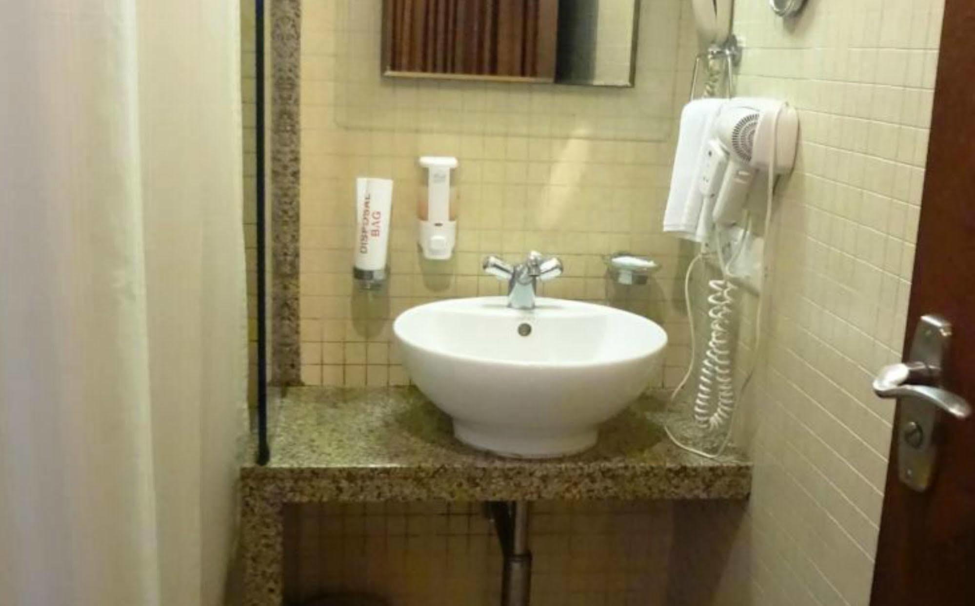 Fabhotel Shubhangan - Nr Bandra Mumbai Exteriör bild
